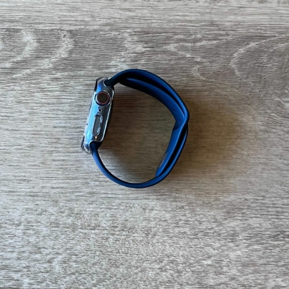 Apple Watch Series 7 GPS + Cellular 41mm Blue Aluminum Case With Abyss Blue Band - Picture 3 of 4